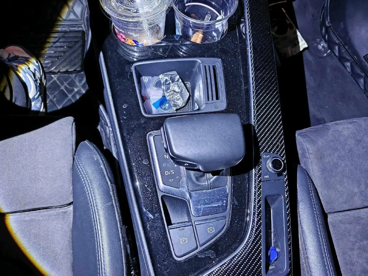 2022 Audi A4L 2.0T 252HP L4 7DCT,autocango,china used car exporter,china ev exporter,chinese used car exporter,chinese used ev exporter