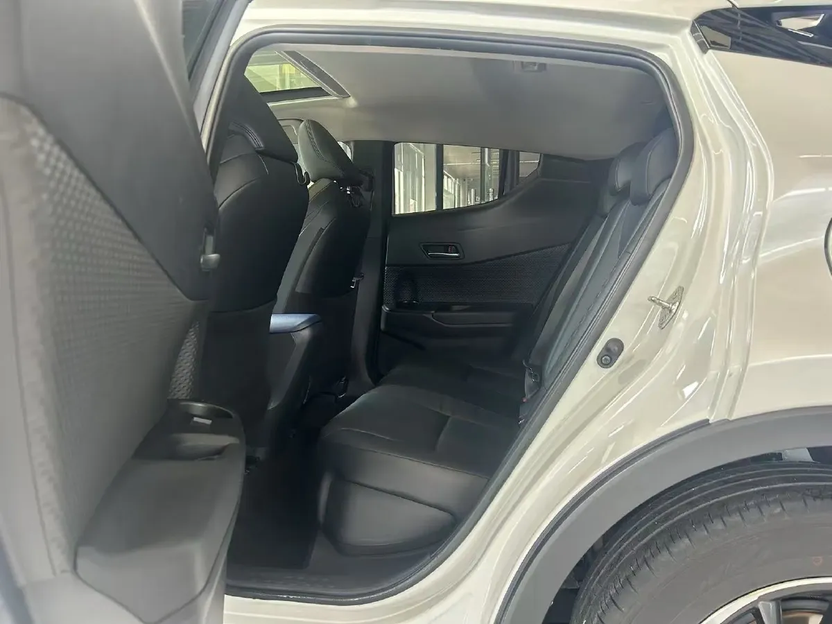 2021 Toyota C-HR 2.0L 171HP L4 CVT,autocango,china used car exporter,china ev exporter,chinese used car exporter,chinese used ev exporter