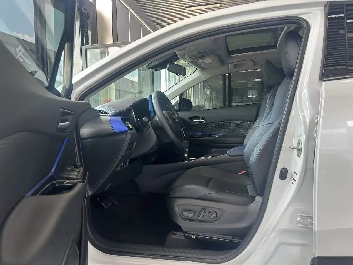 2021 Toyota C-HR 2.0L 171HP L4 CVT,autocango,china used car exporter,china ev exporter,chinese used car exporter,chinese used ev exporter