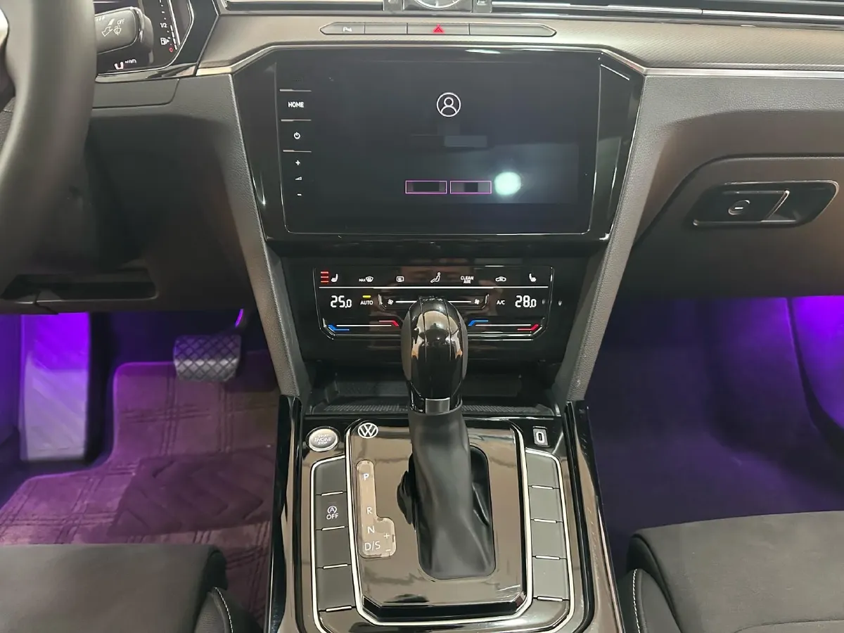 2020 Volkswagen Magotan 2.0T 186HP L4 7DCT,autocango,china used car exporter,china ev exporter,chinese used car exporter,chinese used ev exporter