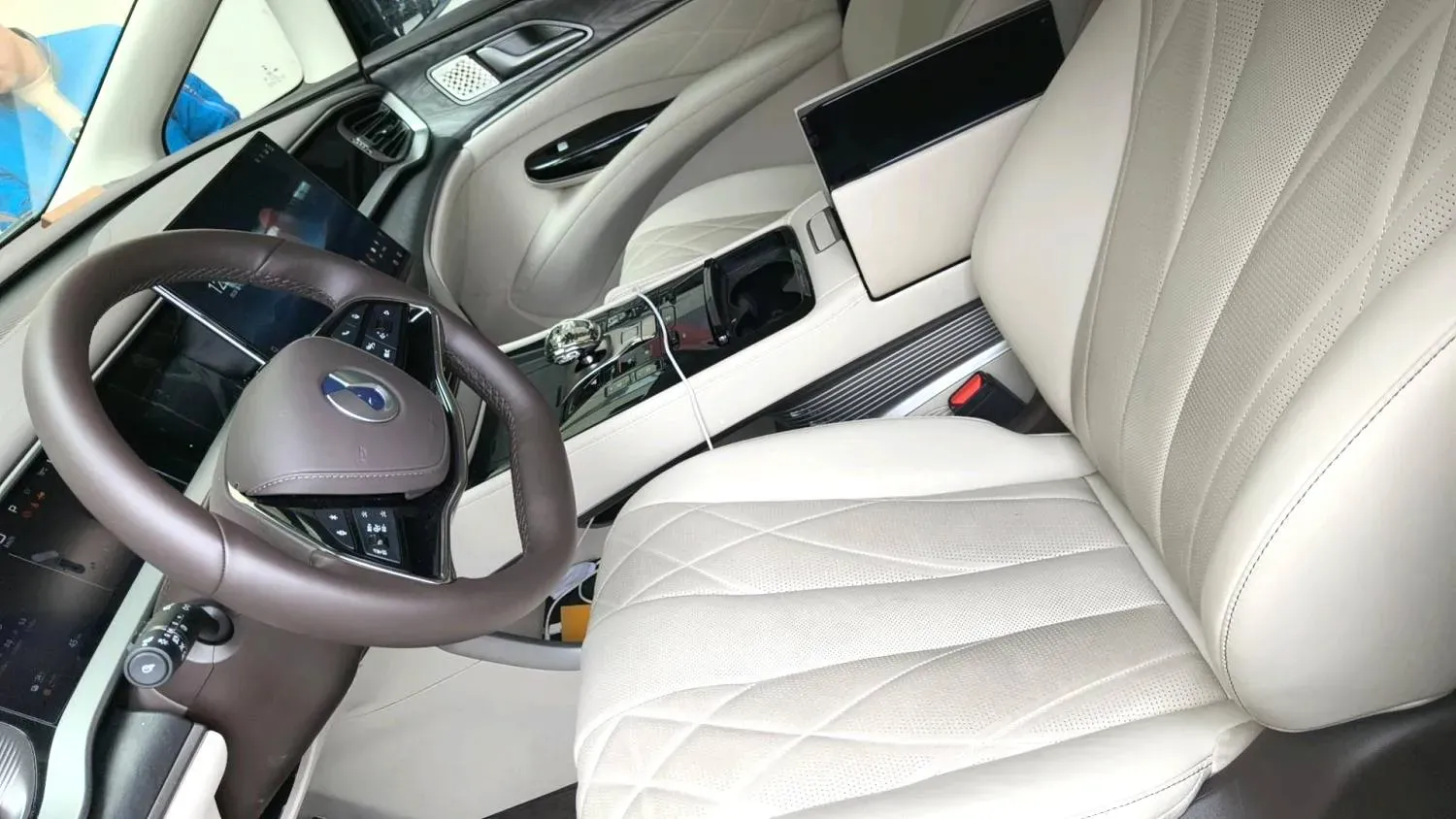 2025 Denza D9 1.5T 156HP L4 E-CVT PHEV 40KWH,autocango,china used car exporter,china ev exporter,chinese used car exporter,chinese used ev exporter