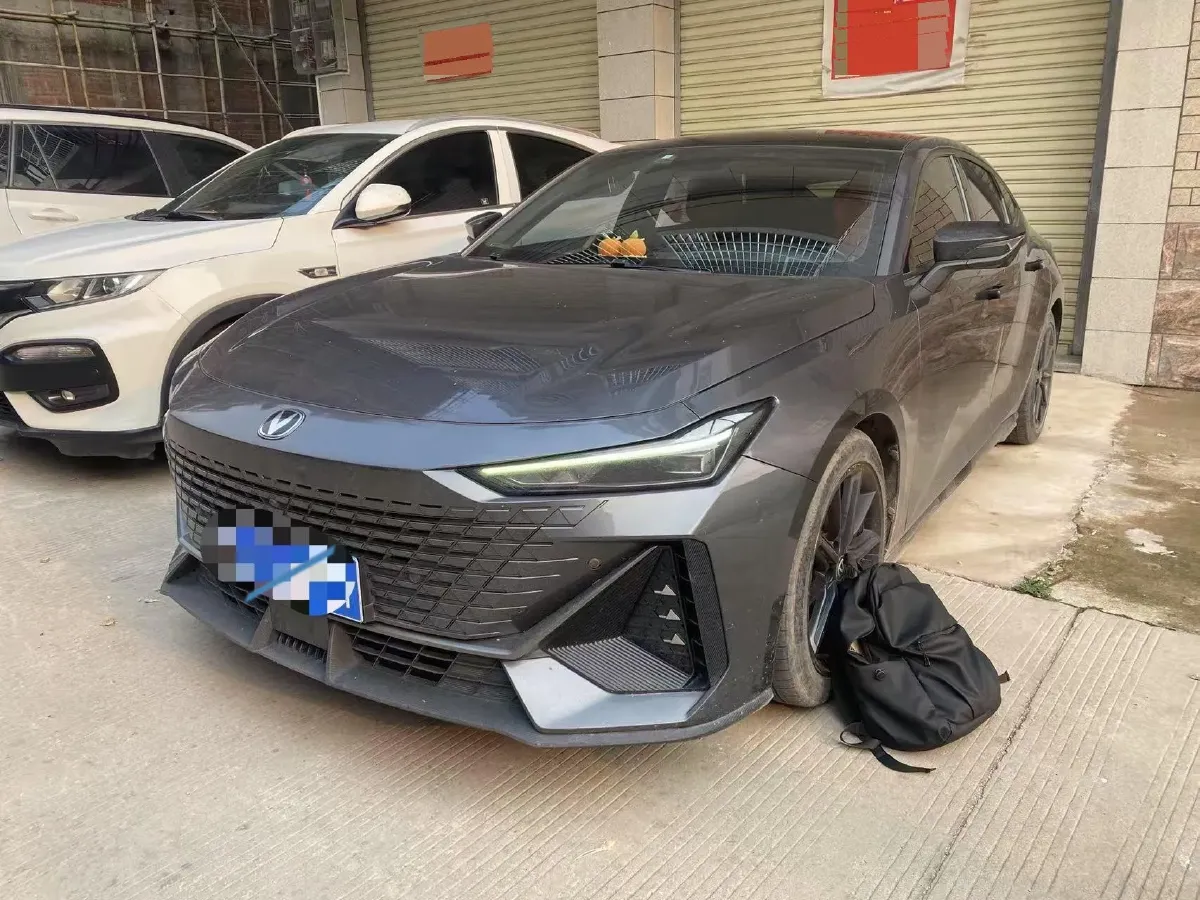 2022 ChangAn UNI-V 1.5T 188HP L4 7DCT,autocango,china used car exporter,china ev exporter,chinese used car exporter,chinese used ev exporter