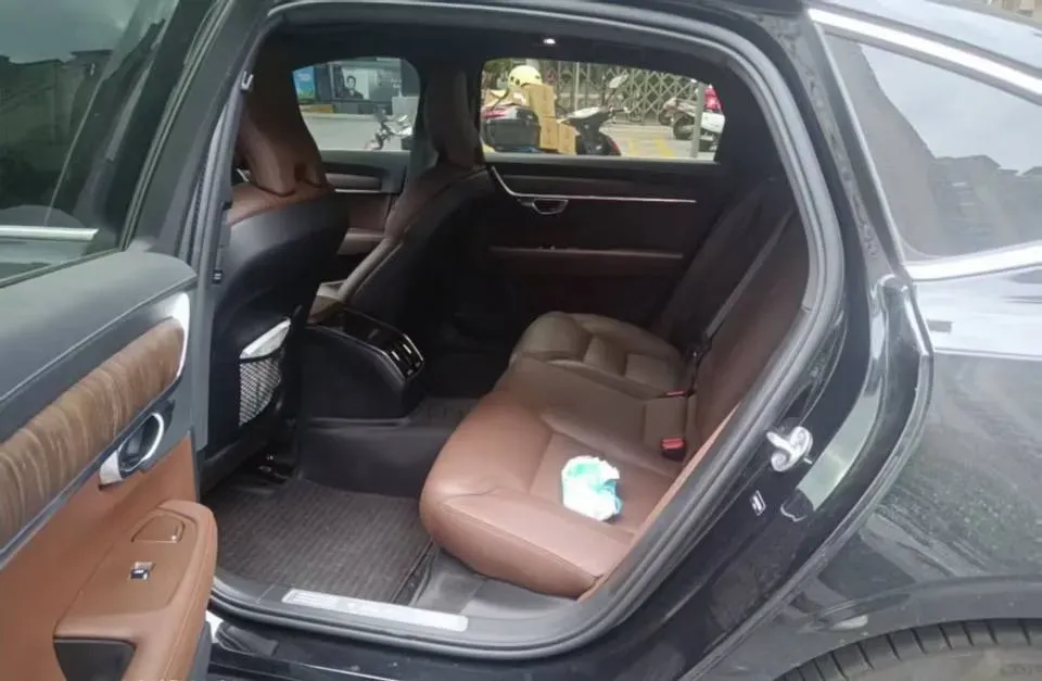 2023 Volvo S90 2.0T 250HP L4 8AT,autocango,china used car exporter,china ev exporter,chinese used car exporter,chinese used ev exporter