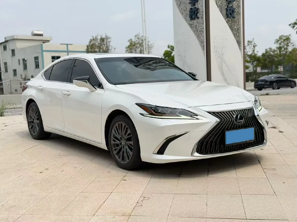 2020 Lexus ES 2.5L 178HP L4 E-CVT Hybrid,autocango,china used car exporter,china ev exporter,chinese used car exporter,chinese used ev exporter