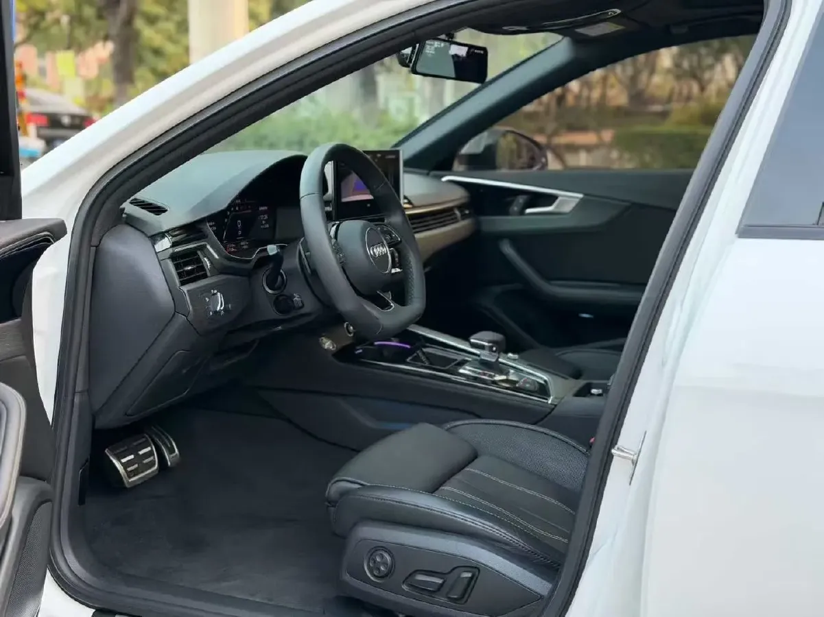 2023 Audi A4L 2.0T 190HP L4 7DCT,autocango,china used car exporter,china ev exporter,chinese used car exporter,chinese used ev exporter