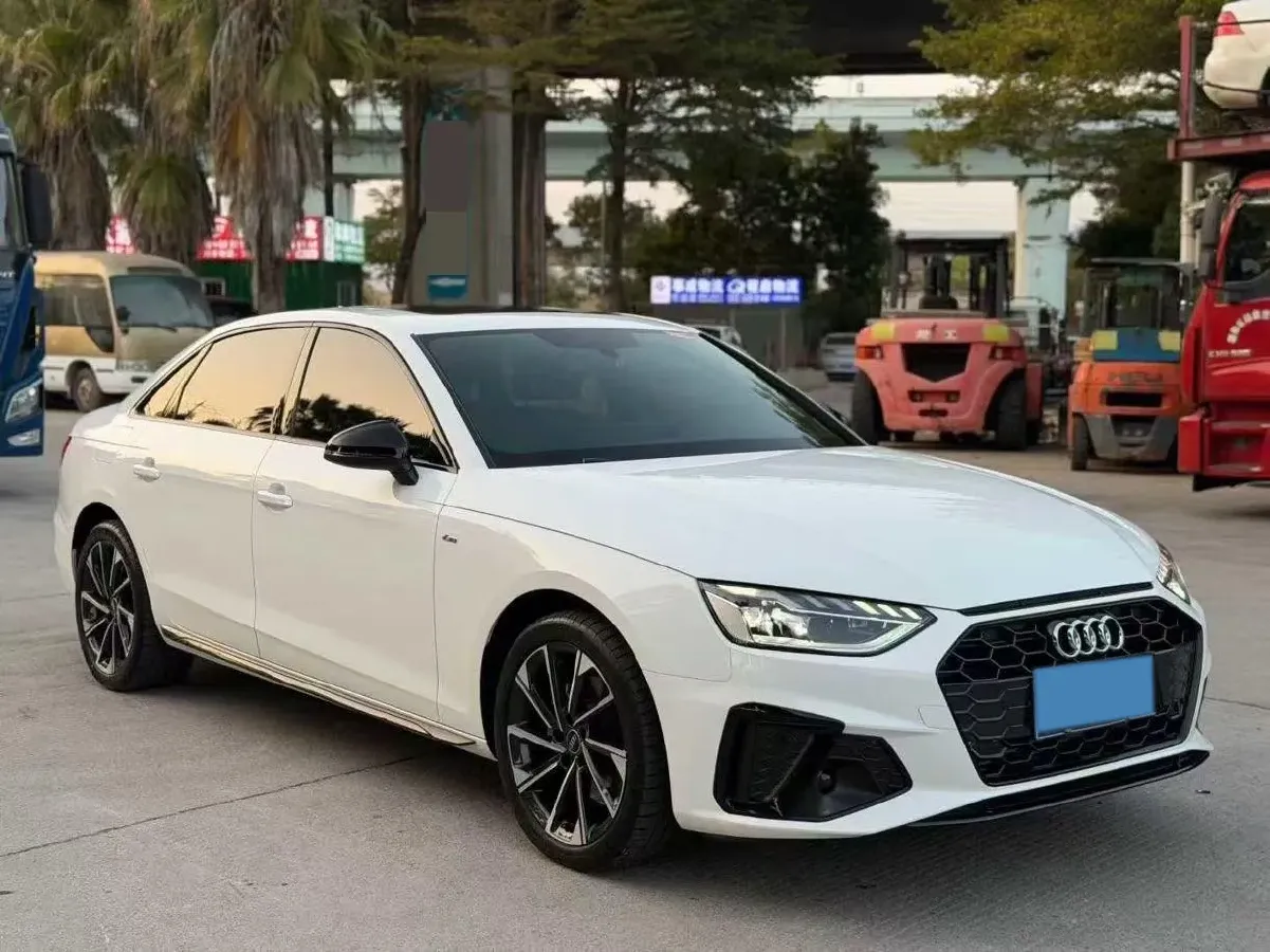 2023 Audi A4L 2.0T 190HP L4 7DCT,autocango,china used car exporter,china ev exporter,chinese used car exporter,chinese used ev exporter