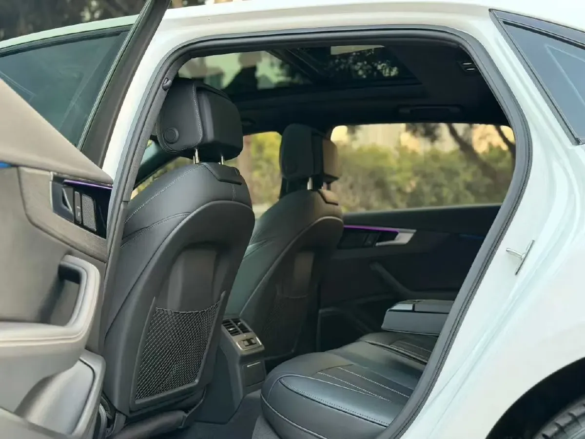 2023 Audi A4L 2.0T 190HP L4 7DCT,autocango,china used car exporter,china ev exporter,chinese used car exporter,chinese used ev exporter