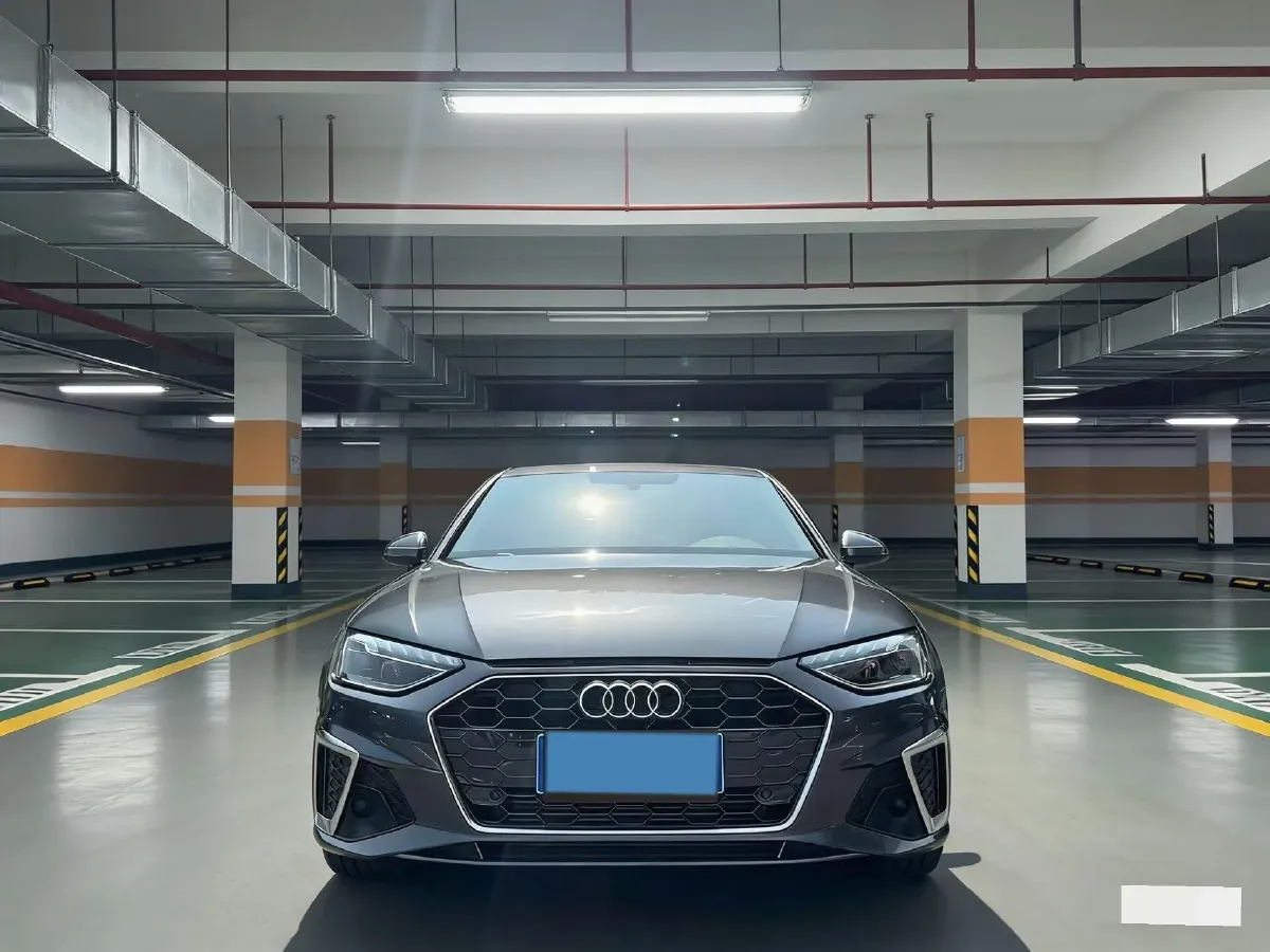 2024 Audi A4L 2.0T 190HP L4 7DCT,autocango,china used car exporter,china ev exporter,chinese used car exporter,chinese used ev exporter