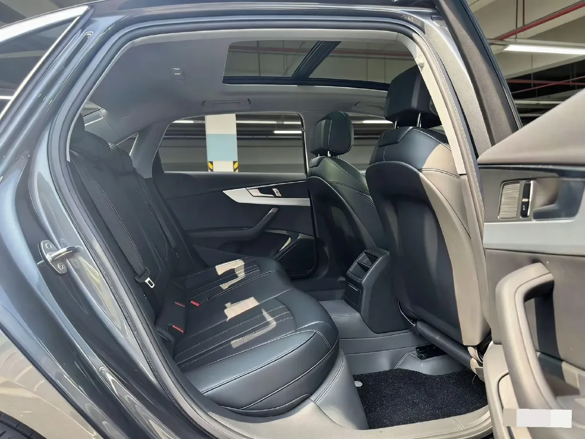 2024 Audi A4L 2.0T 190HP L4 7DCT,autocango,china used car exporter,china ev exporter,chinese used car exporter,chinese used ev exporter