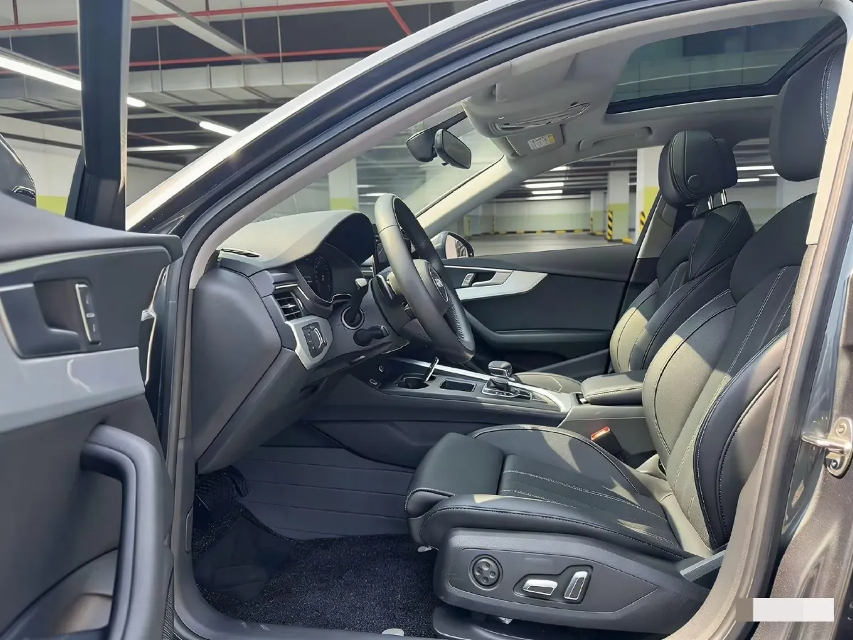 2024 Audi A4L 2.0T 190HP L4 7DCT,autocango,china used car exporter,china ev exporter,chinese used car exporter,chinese used ev exporter