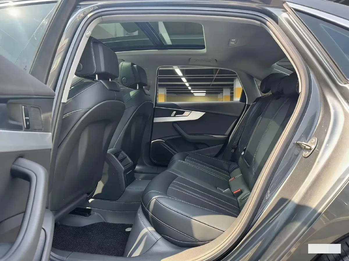 2024 Audi A4L 2.0T 190HP L4 7DCT,autocango,china used car exporter,china ev exporter,chinese used car exporter,chinese used ev exporter