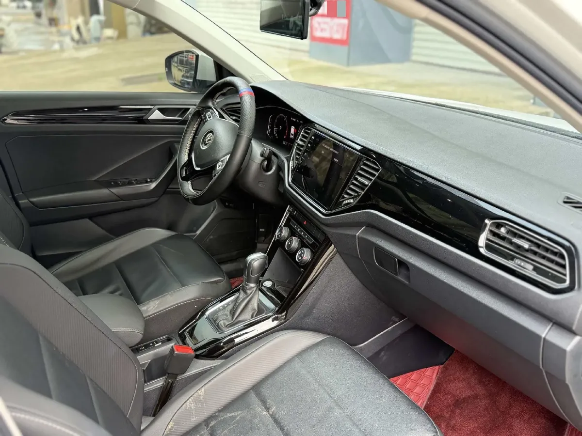 2022 Volkswagen T-Roc 1.4T 150HP L4 7DCT,autocango,china used car exporter,china ev exporter,chinese used car exporter,chinese used ev exporter