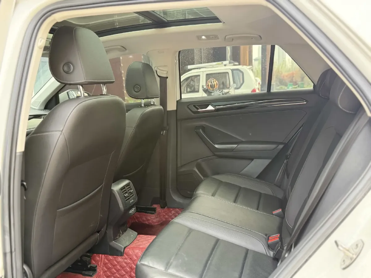 2022 Volkswagen T-Roc 1.4T 150HP L4 7DCT,autocango,china used car exporter,china ev exporter,chinese used car exporter,chinese used ev exporter