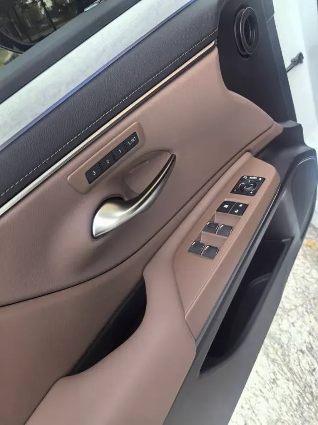 2024 Lexus ES 2.0L 173HP L4 CVT,autocango,china used car exporter,china ev exporter,chinese used car exporter,chinese used ev exporter