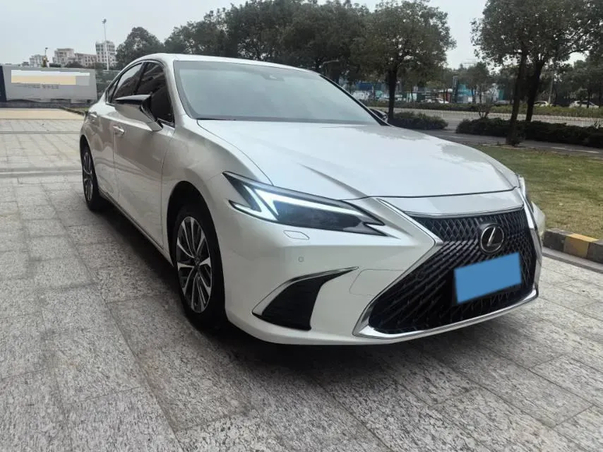 2024 Lexus ES 2.0L 173HP L4 CVT,autocango,china used car exporter,china ev exporter,chinese used car exporter,chinese used ev exporter