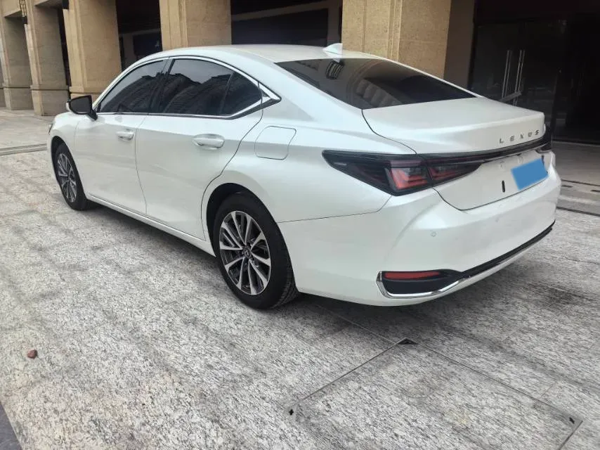 2024 Lexus ES 2.0L 173HP L4 CVT,autocango,china used car exporter,china ev exporter,chinese used car exporter,chinese used ev exporter