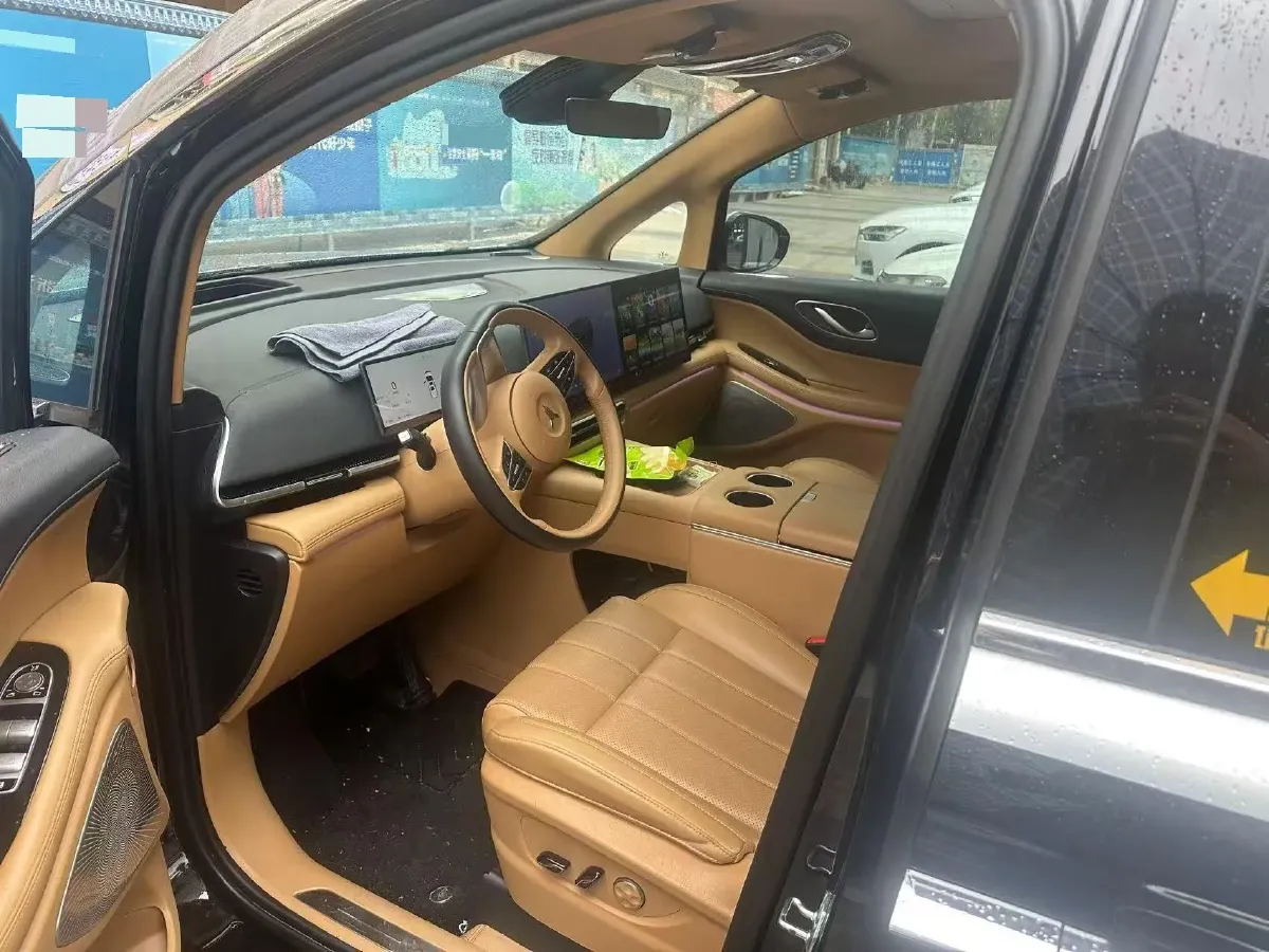 2025 Voyah Dream 1.5T 150HP L4 PHEV 41.7KWH,autocango,china used car exporter,china ev exporter,chinese used car exporter,chinese used ev exporter