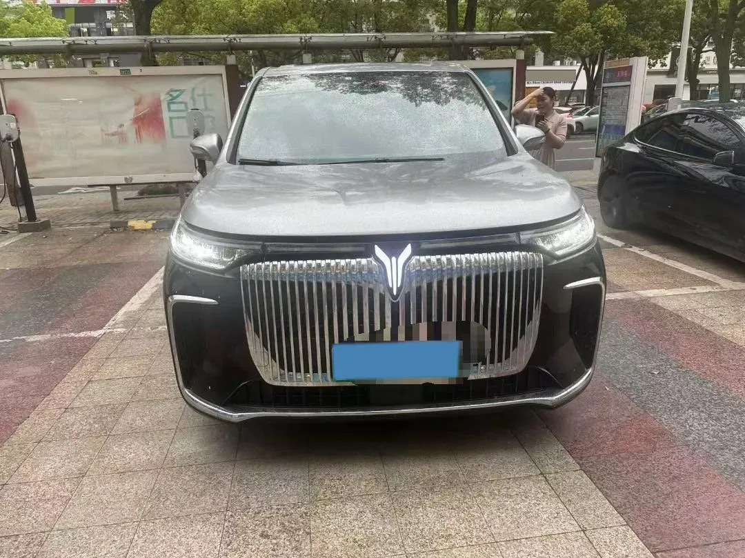 2025 Voyah Dream 1.5T 150HP L4 PHEV 41.7KWH,autocango,china used car exporter,china ev exporter,chinese used car exporter,chinese used ev exporter