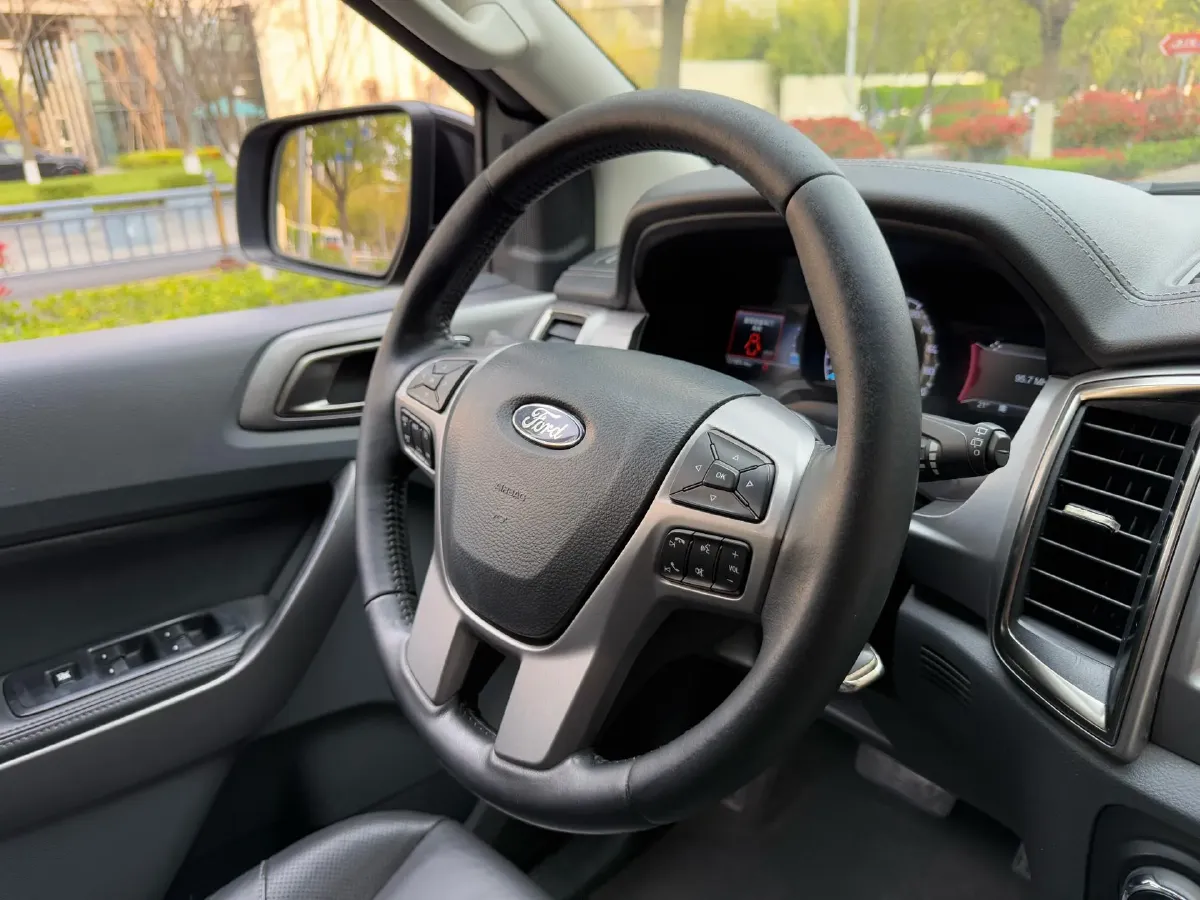 2017 Hyundai Grand SantaFe 2.2T 200HP L4 6AT,autocango,china used car exporter,china ev exporter,chinese used car exporter,chinese used ev exporter