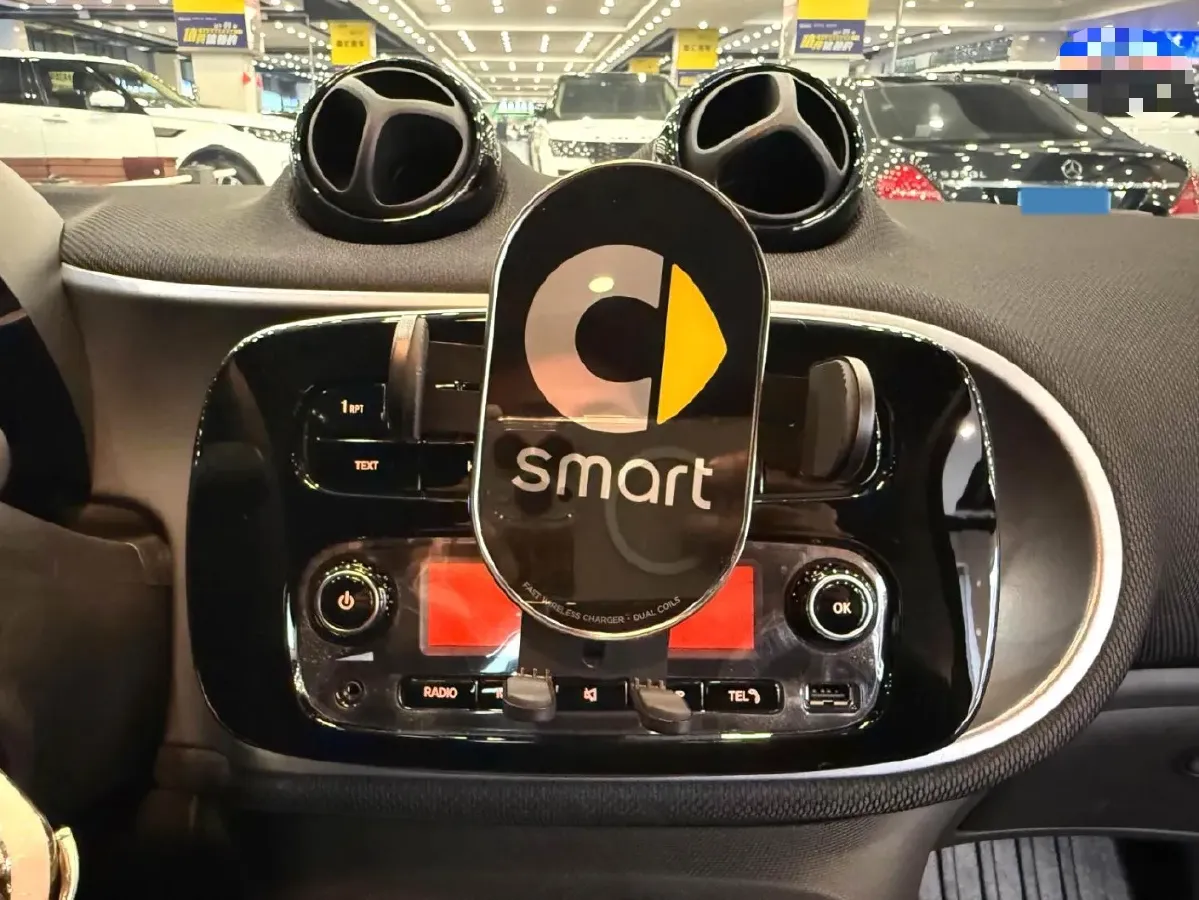 2019 Smart smart fortwo 0.9T 90HP L3 6DCT,autocango,china used car exporter,china ev exporter,chinese used car exporter,chinese used ev exporter