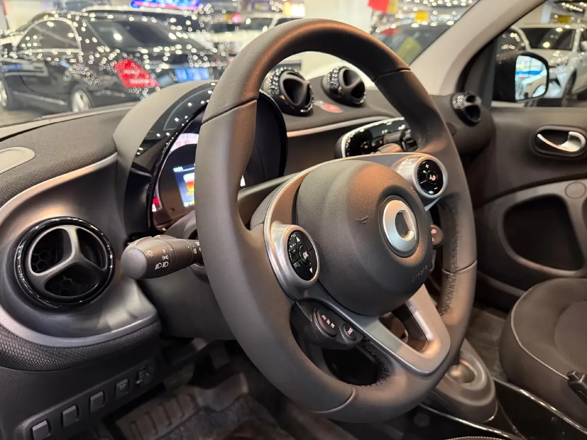 2019 Smart smart fortwo 0.9T 90HP L3 6DCT,autocango,china used car exporter,china ev exporter,chinese used car exporter,chinese used ev exporter