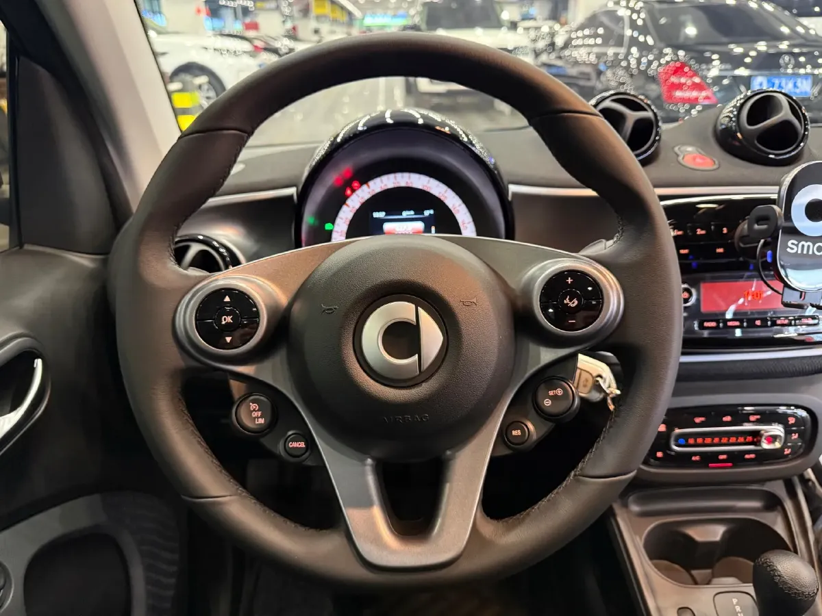2019 Smart smart fortwo 0.9T 90HP L3 6DCT,autocango,china used car exporter,china ev exporter,chinese used car exporter,chinese used ev exporter