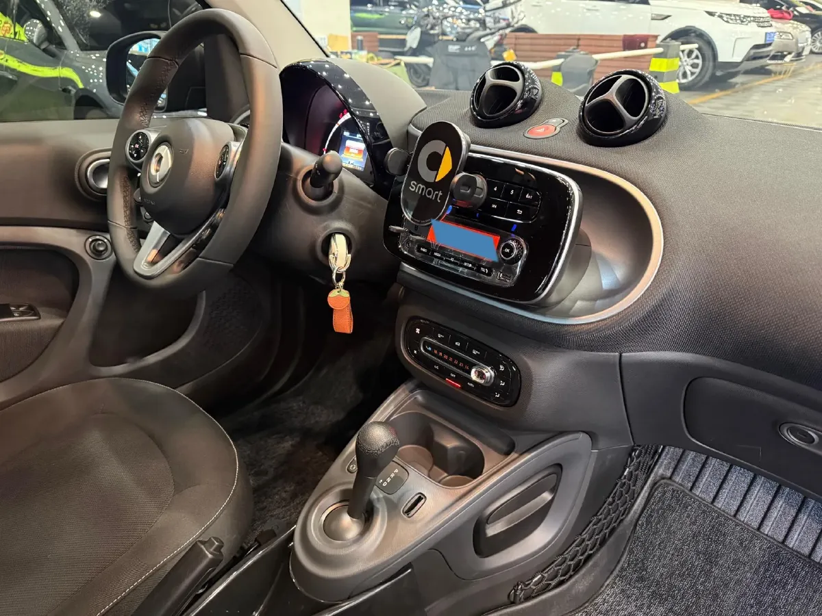 2019 Smart smart fortwo 0.9T 90HP L3 6DCT,autocango,china used car exporter,china ev exporter,chinese used car exporter,chinese used ev exporter