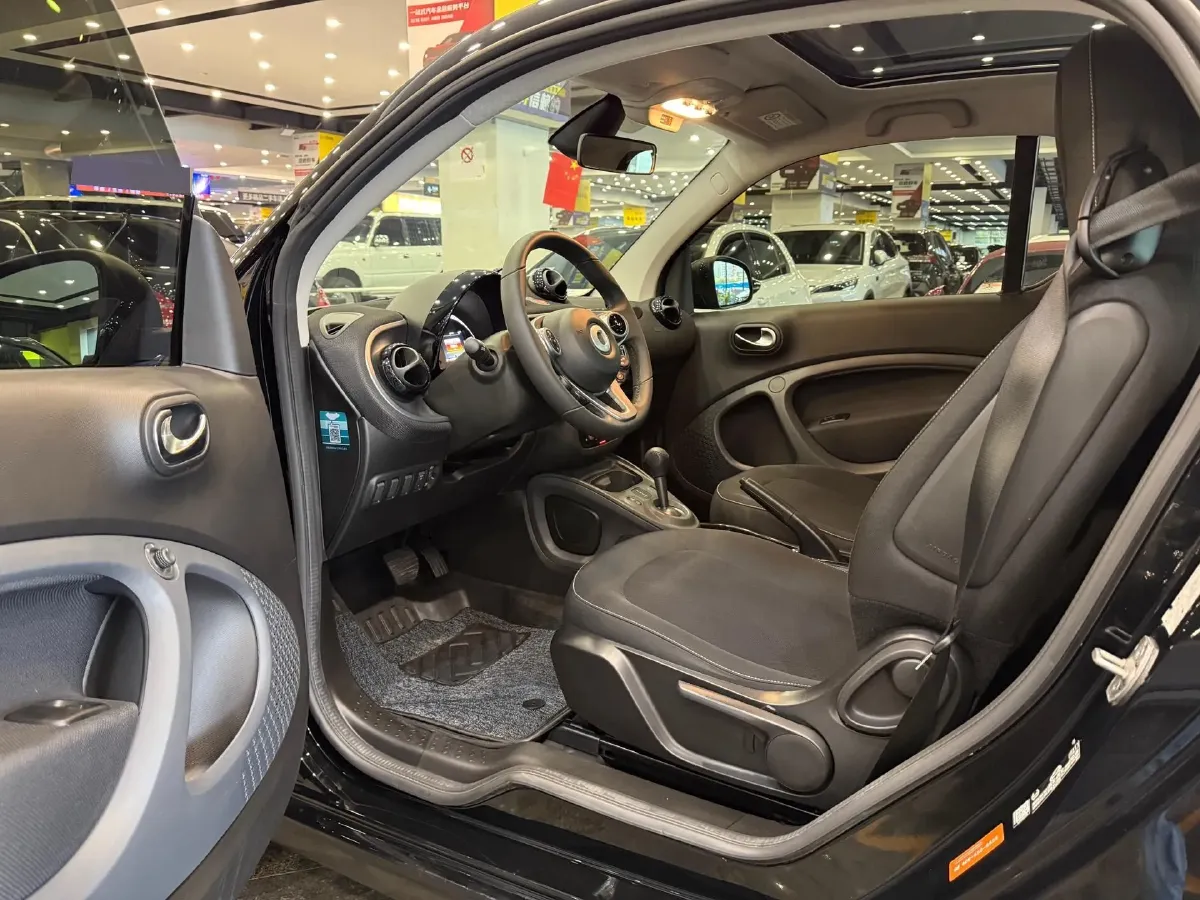 2019 Smart smart fortwo 0.9T 90HP L3 6DCT,autocango,china used car exporter,china ev exporter,chinese used car exporter,chinese used ev exporter
