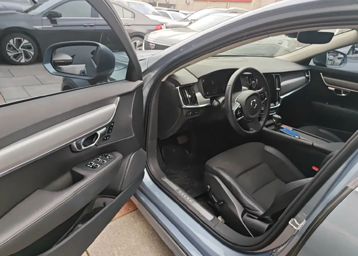 2020 Volvo S90 2.0T 190HP L4 8AT,autocango,china used car exporter,china ev exporter,chinese used car exporter,chinese used ev exporter