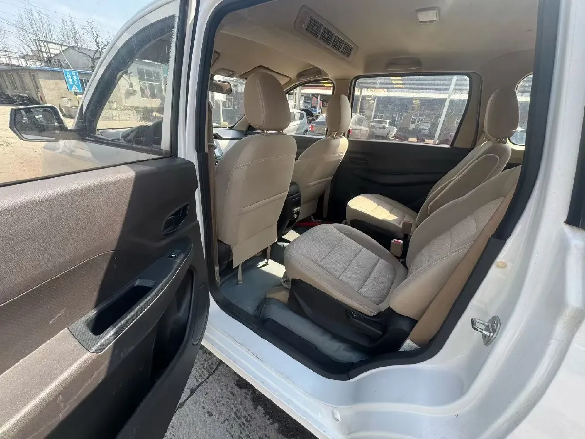 2019 WuLing HongGuang 1.5L 99HP L4 6MT,autocango,china used car exporter,china ev exporter,chinese used car exporter,chinese used ev exporter