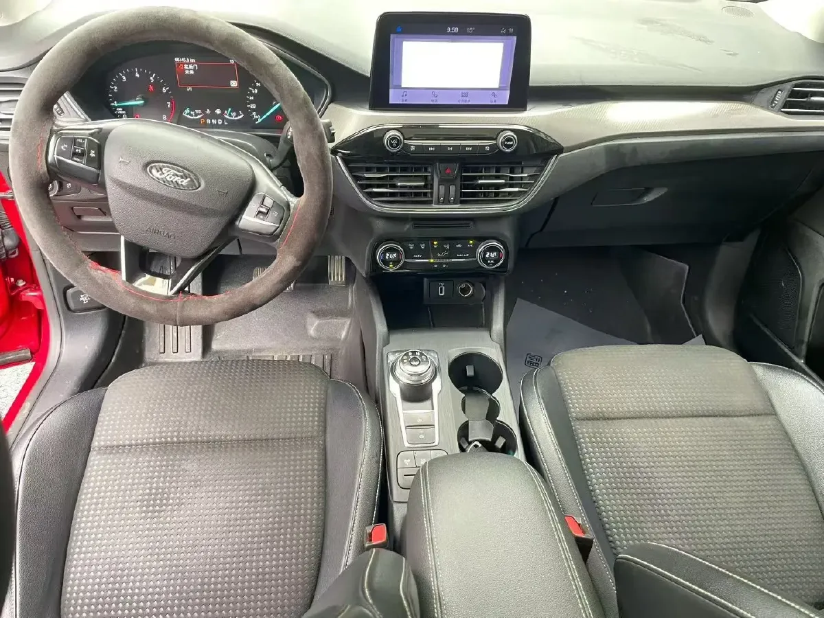 2020 Ford Focus 1.5T 174HP L3 8AT,autocango,china used car exporter,china ev exporter,chinese used car exporter,chinese used ev exporter