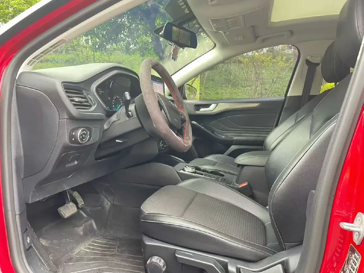 2020 Ford Focus 1.5T 174HP L3 8AT,autocango,china used car exporter,china ev exporter,chinese used car exporter,chinese used ev exporter