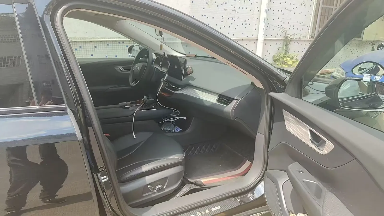 2024 HongQi E-QM5 BEV 72KWH,autocango,china used car exporter,china ev exporter,chinese used car exporter,chinese used ev exporter