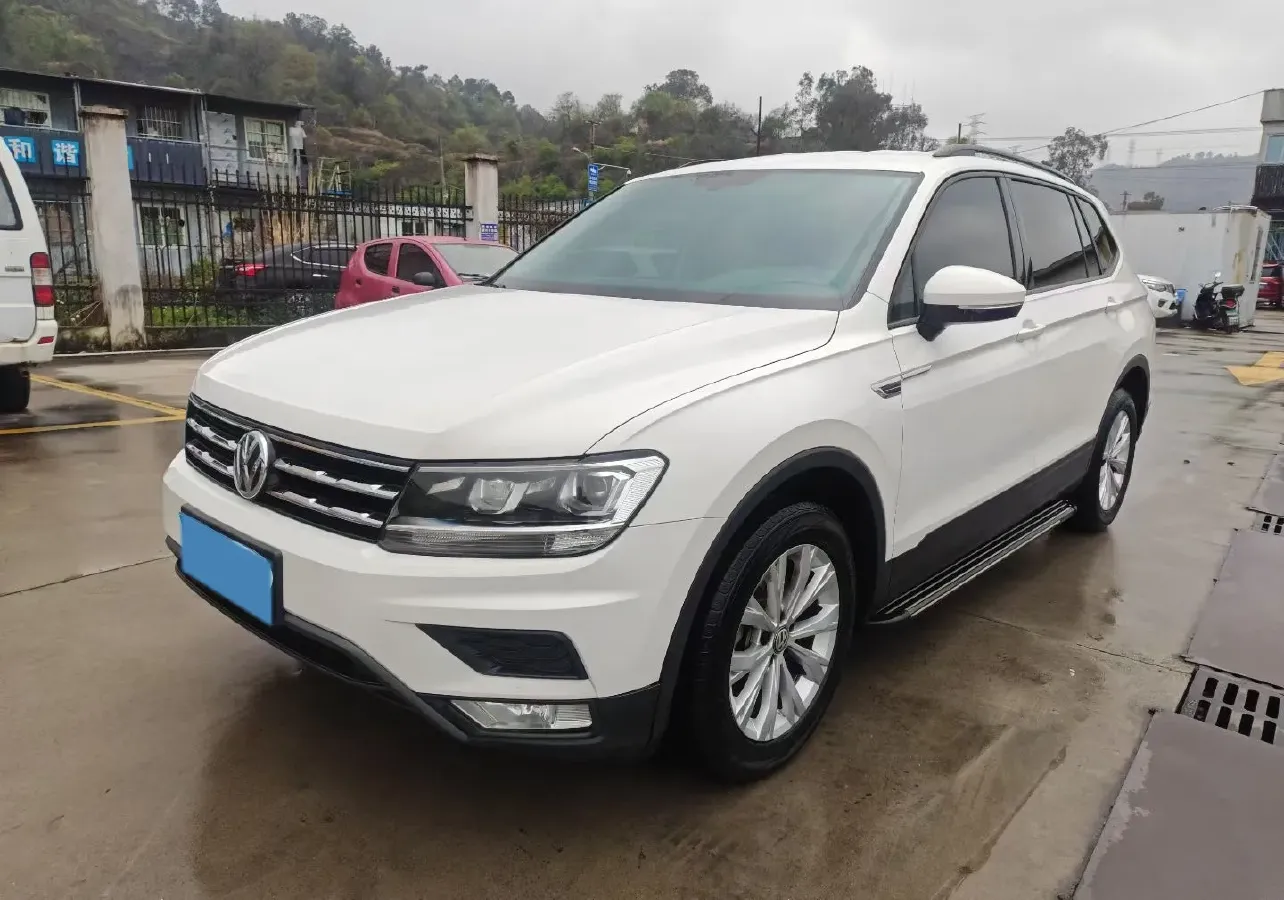 2018 Volkswagen Tiguan L 2.0T 186HP L4 7DCT,autocango,china used car exporter,china ev exporter,chinese used car exporter,chinese used ev exporter