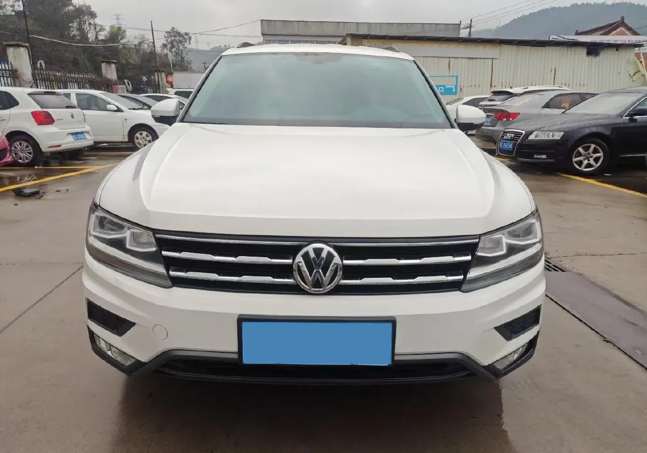 2018 Volkswagen Tiguan L 2.0T 186HP L4 7DCT,autocango,china used car exporter,china ev exporter,chinese used car exporter,chinese used ev exporter