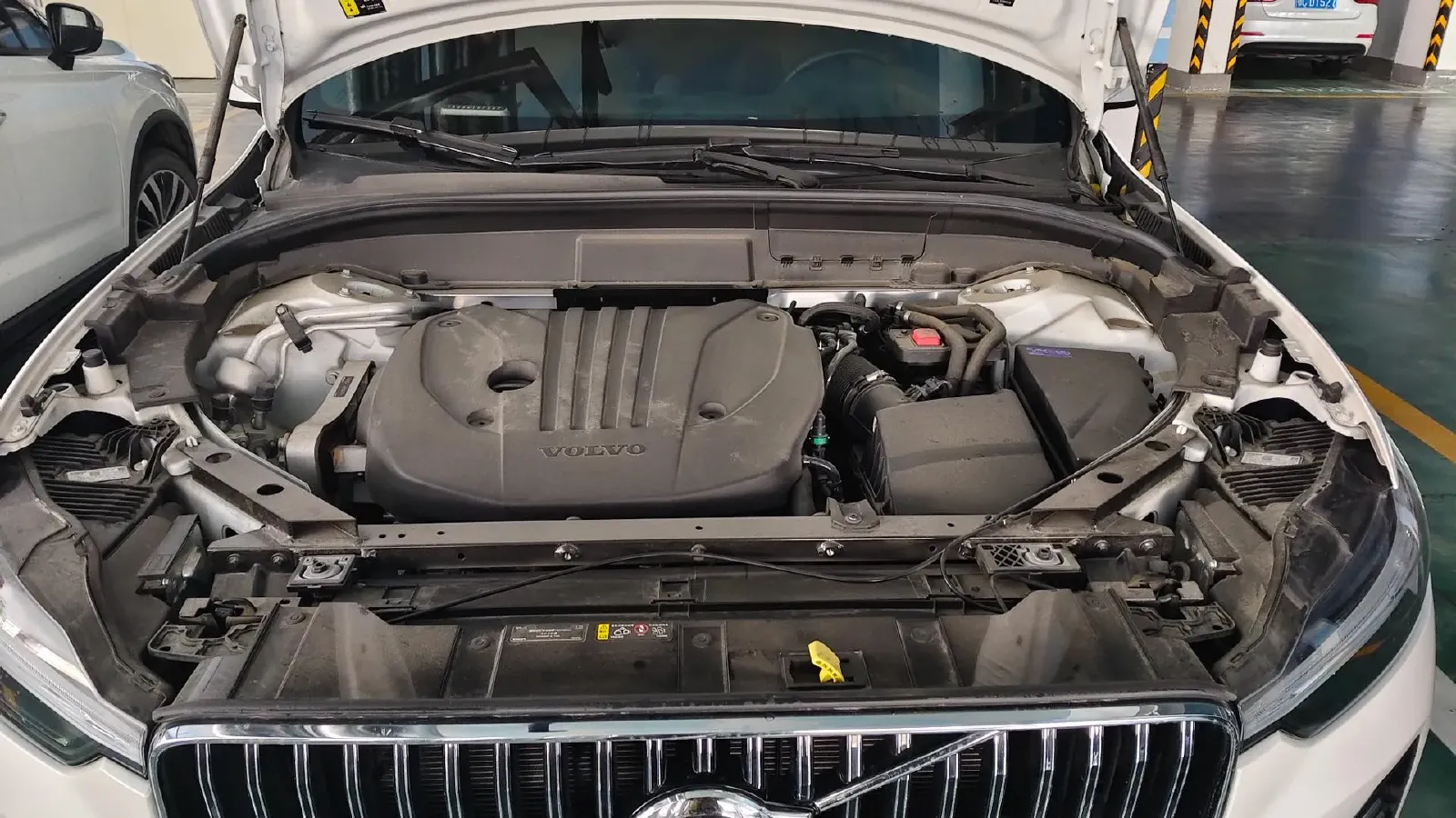 2024 Volvo XC60 2.0T 250HP L4 8AT,autocango,china used car exporter,china ev exporter,chinese used car exporter,chinese used ev exporter