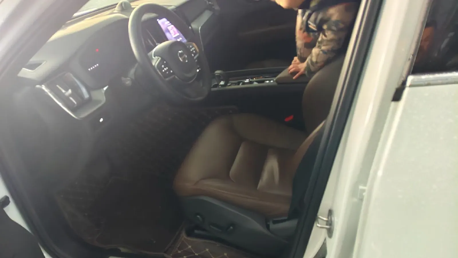 2024 Volvo XC60 2.0T 250HP L4 8AT,autocango,china used car exporter,china ev exporter,chinese used car exporter,chinese used ev exporter