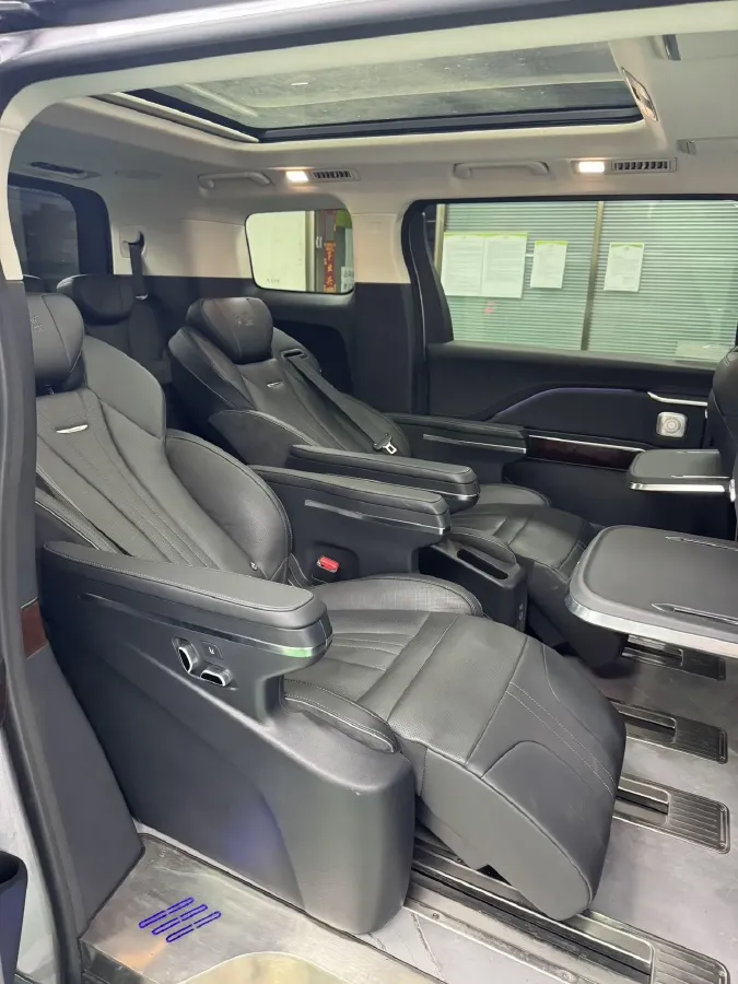 2023 HongQi HQ9 2.0T 252HP L4 8AT,autocango,china used car exporter,china ev exporter,chinese used car exporter,chinese used ev exporter