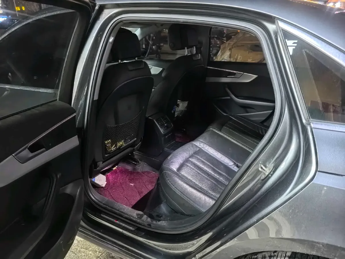 2020 Audi A4L 2.0T 190HP L4 7DCT,autocango,china used car exporter,china ev exporter,chinese used car exporter,chinese used ev exporter