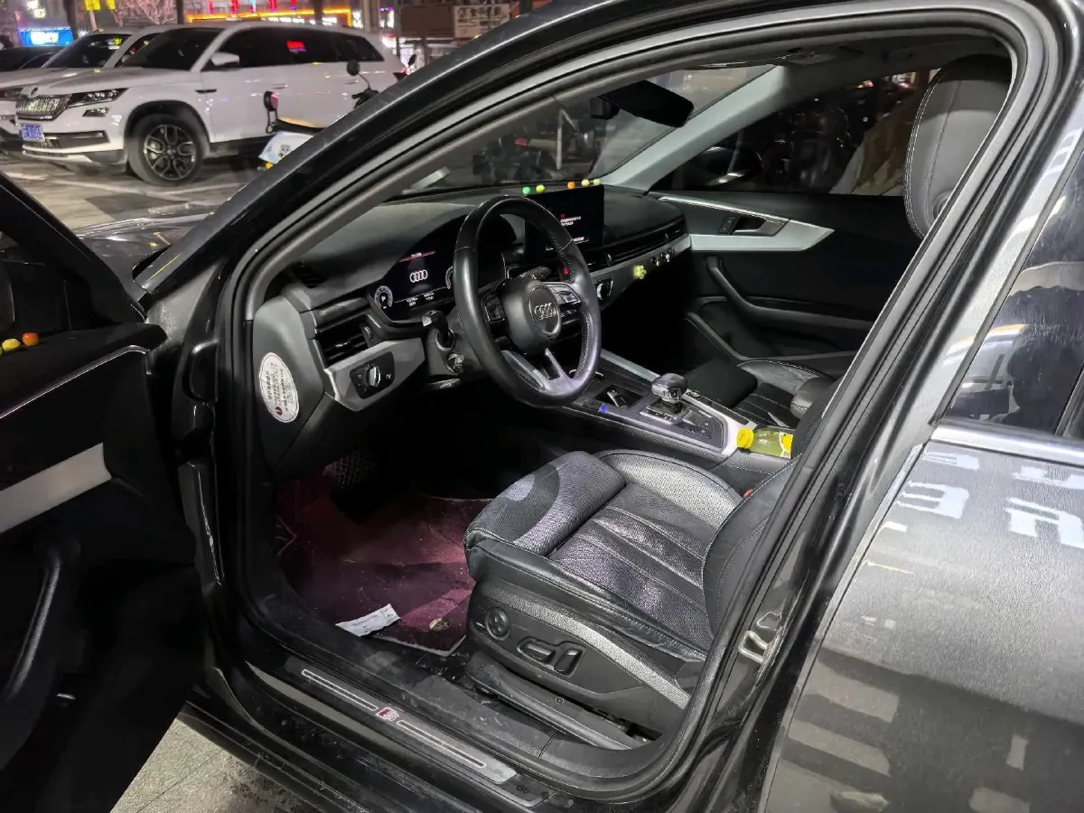 2020 Audi A4L 2.0T 190HP L4 7DCT,autocango,china used car exporter,china ev exporter,chinese used car exporter,chinese used ev exporter