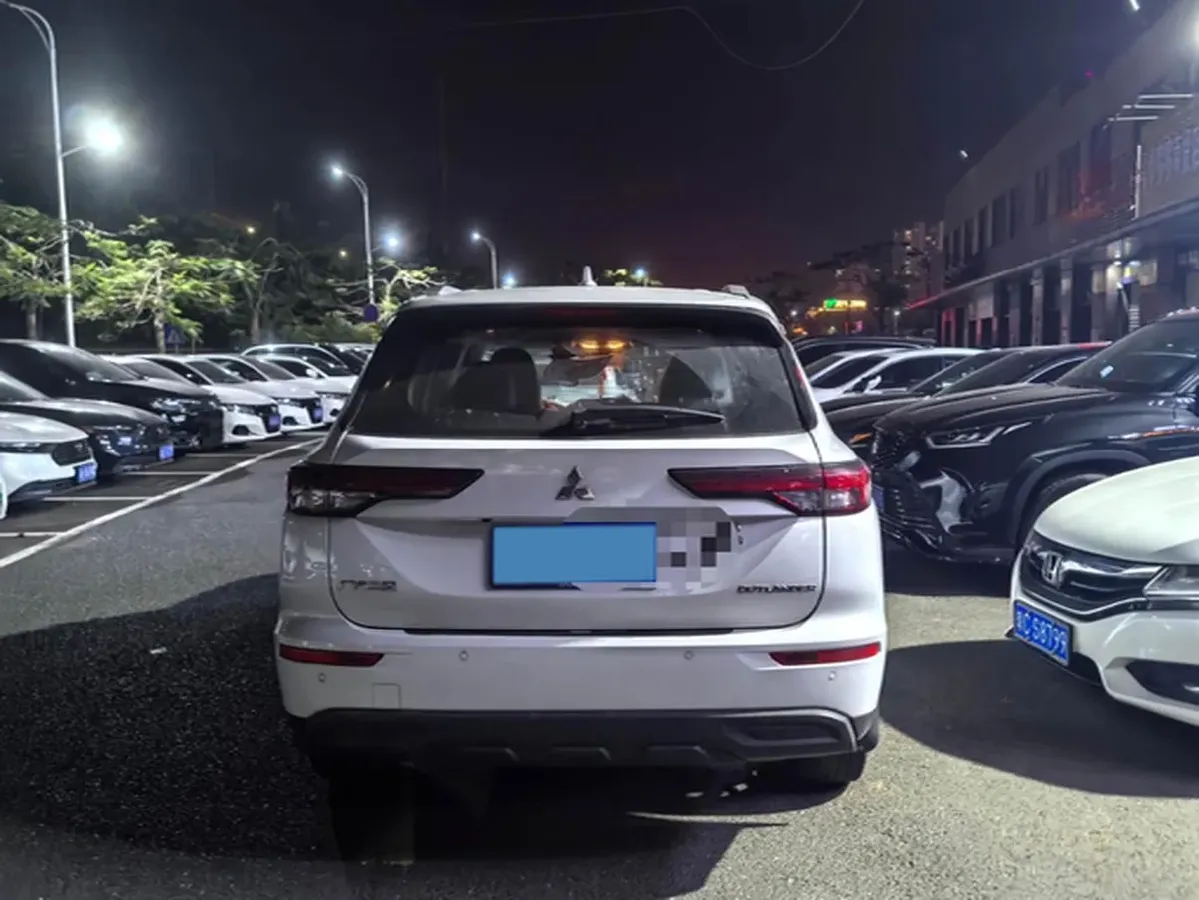2023 Mitsubishi Outlander 1.5T 215HP L4 CVT,autocango,china used car exporter,china ev exporter,chinese used car exporter,chinese used ev exporter