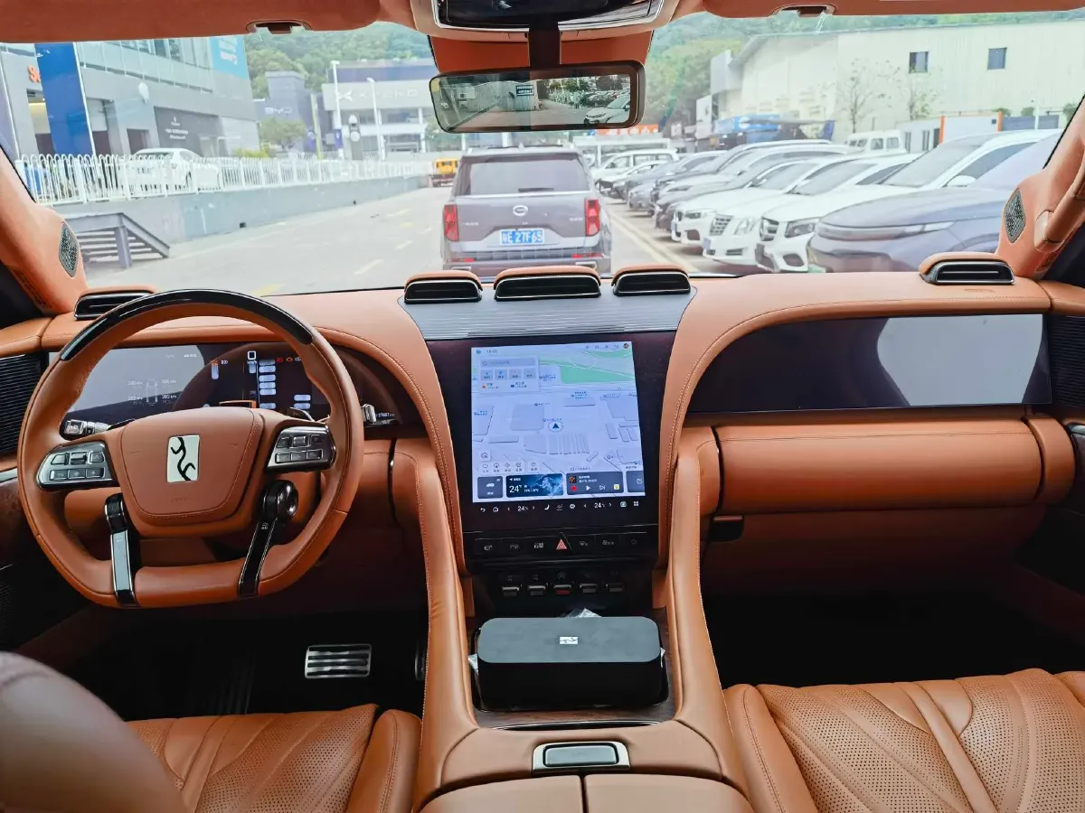 2023 YangWang U8 2.0T 272HP L4 REEV 49.05KWH,autocango,china used car exporter,china ev exporter,chinese used car exporter,chinese used ev exporter