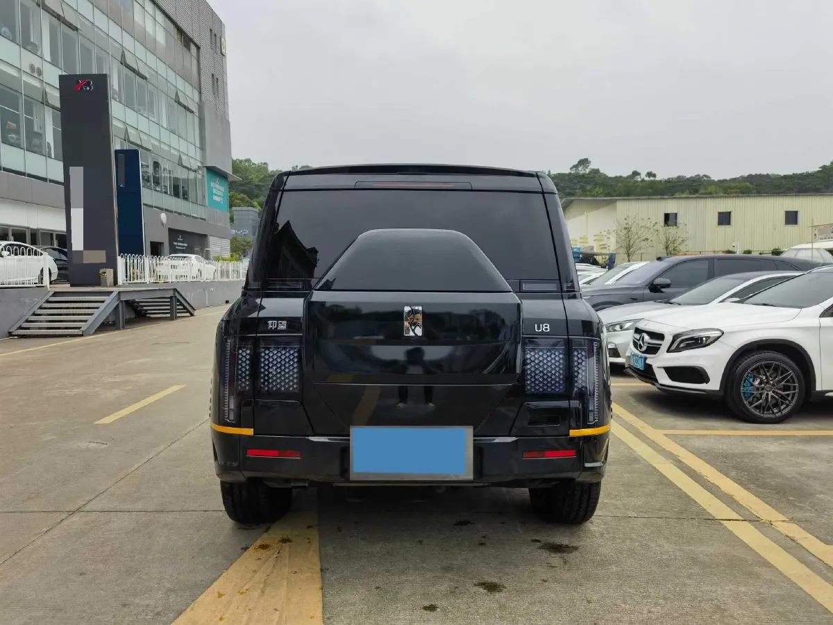 2023 YangWang U8 2.0T 272HP L4 REEV 49.05KWH,autocango,china used car exporter,china ev exporter,chinese used car exporter,chinese used ev exporter