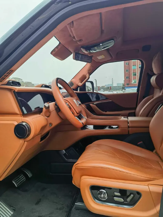 2023 YangWang U8 2.0T 272HP L4 REEV 49.05KWH,autocango,china used car exporter,china ev exporter,chinese used car exporter,chinese used ev exporter