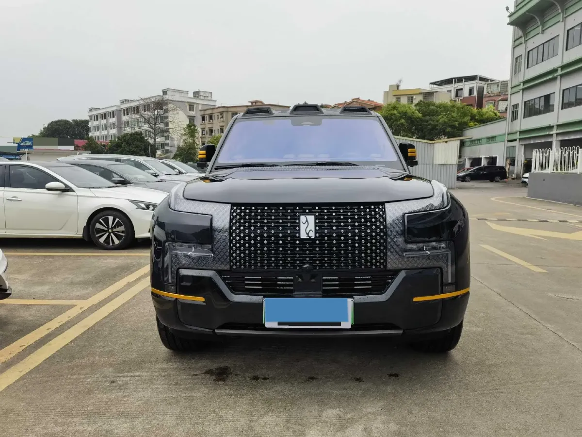 2023 YangWang U8 2.0T 272HP L4 REEV 49.05KWH,autocango,china used car exporter,china ev exporter,chinese used car exporter,chinese used ev exporter