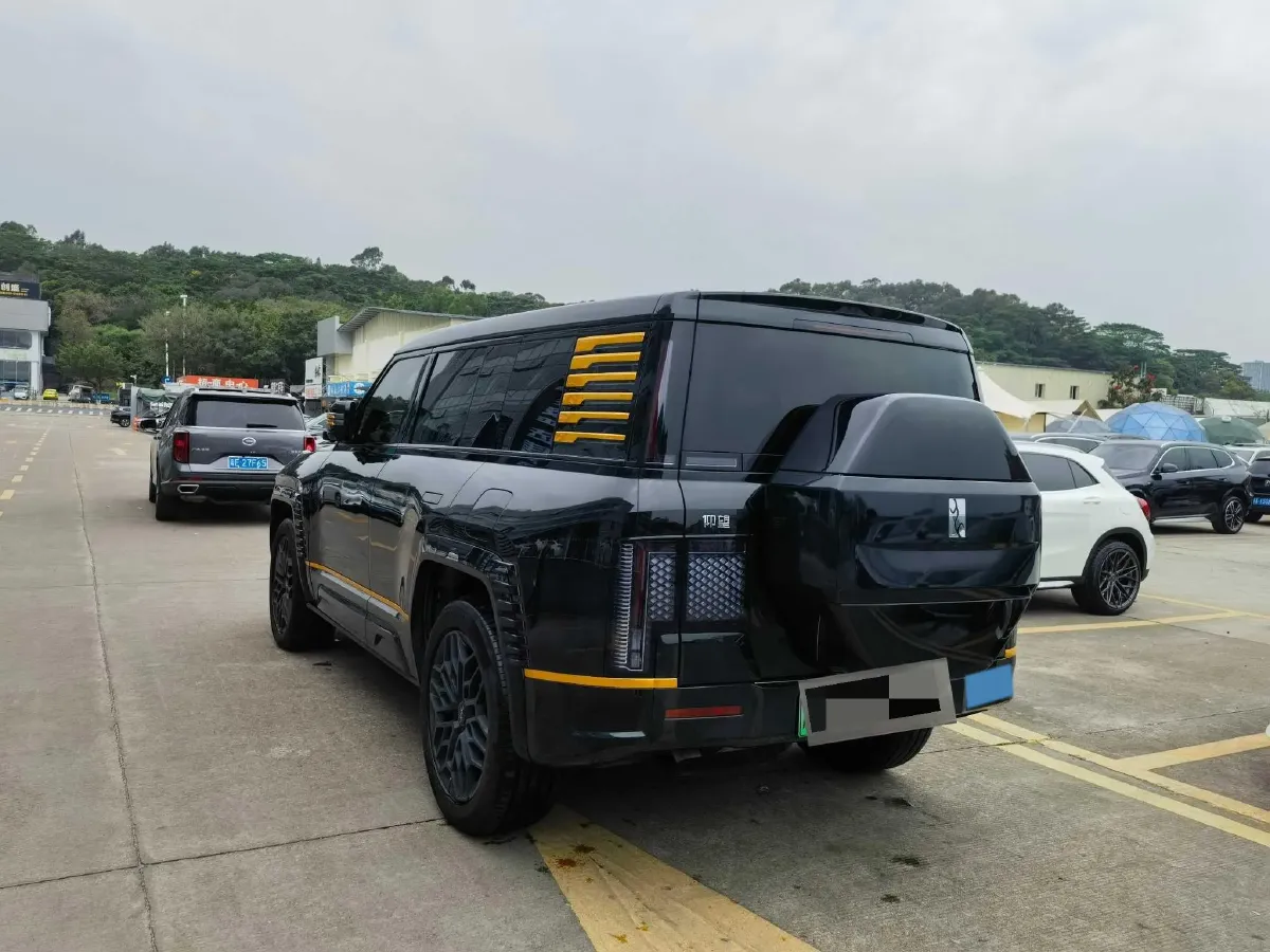 2023 YangWang U8 2.0T 272HP L4 REEV 49.05KWH,autocango,china used car exporter,china ev exporter,chinese used car exporter,chinese used ev exporter