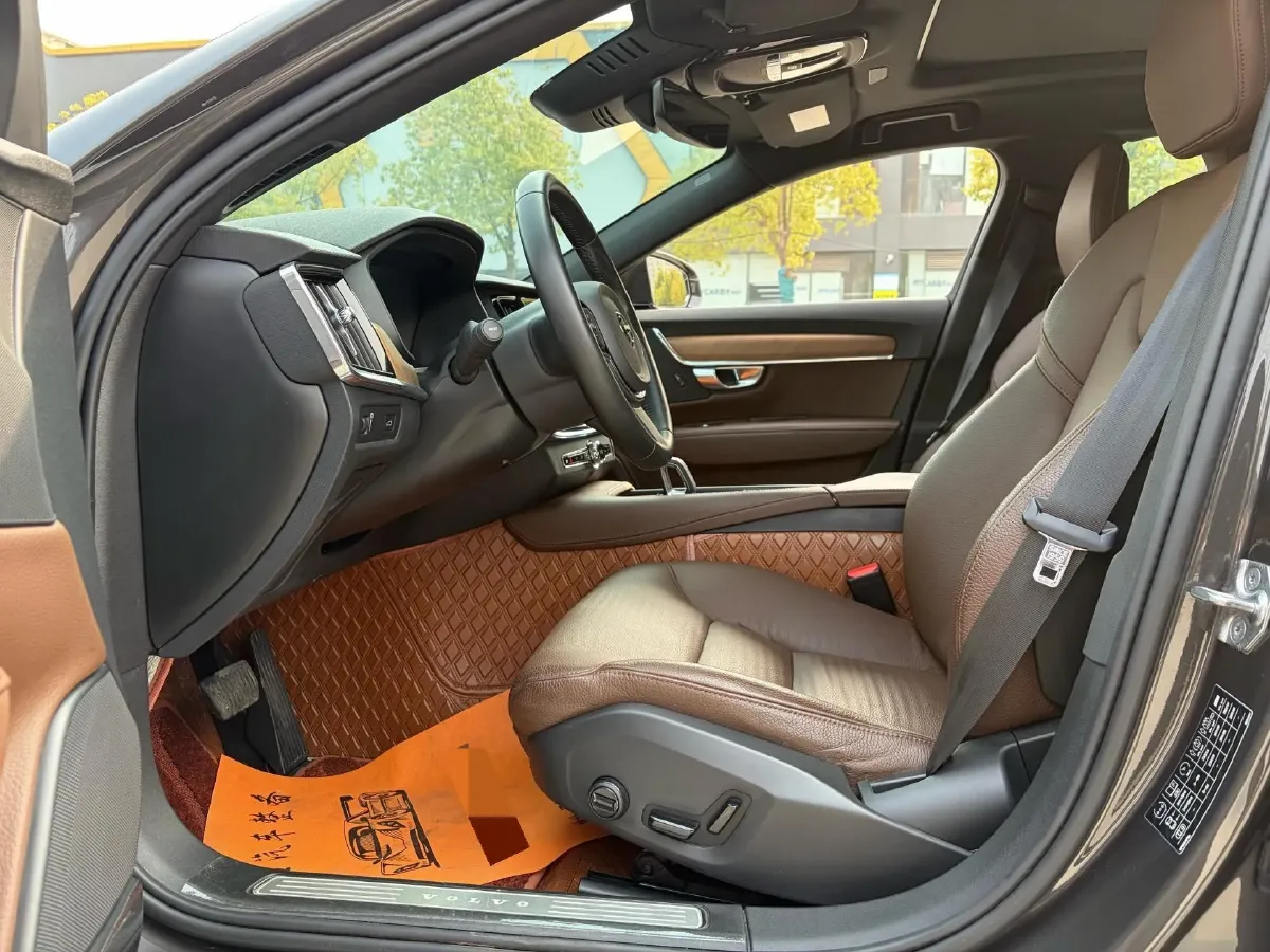 2022 Volvo S90 2.0T 250HP L4 8AT,autocango,china used car exporter,china ev exporter,chinese used car exporter,chinese used ev exporter