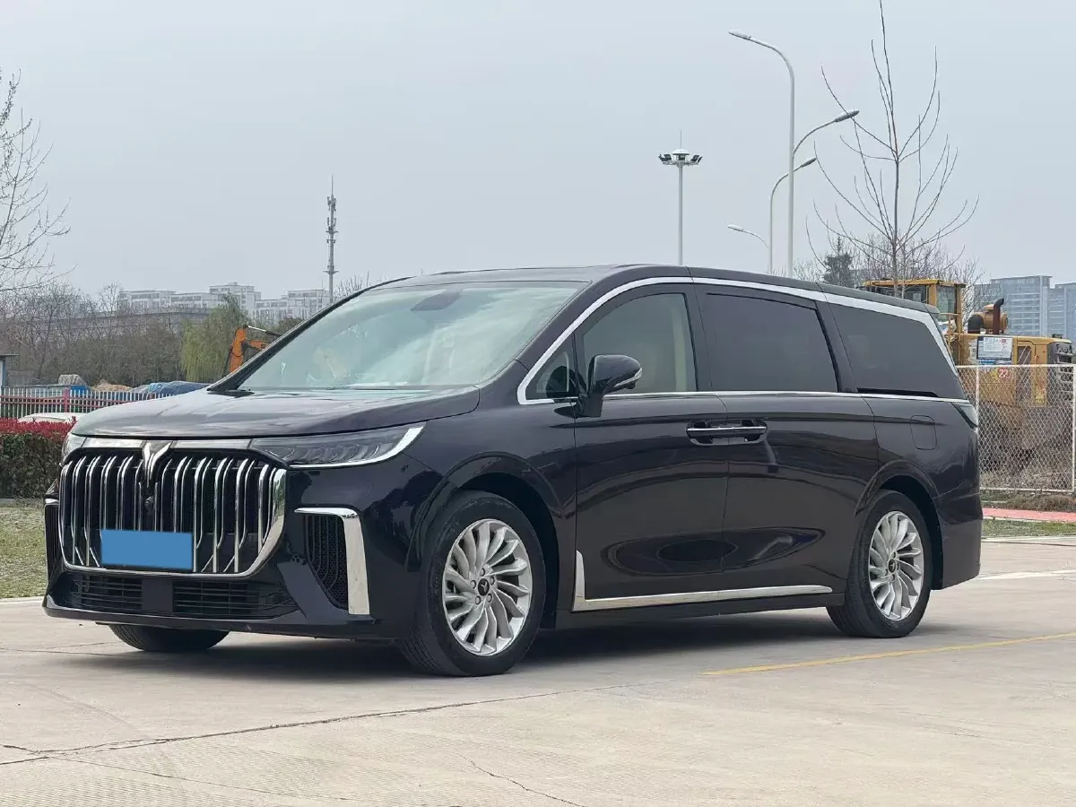 2024 Voyah Dream 1.5T 150HP L4 PHEV 43KWH,autocango,china used car exporter,china ev exporter,chinese used car exporter,chinese used ev exporter