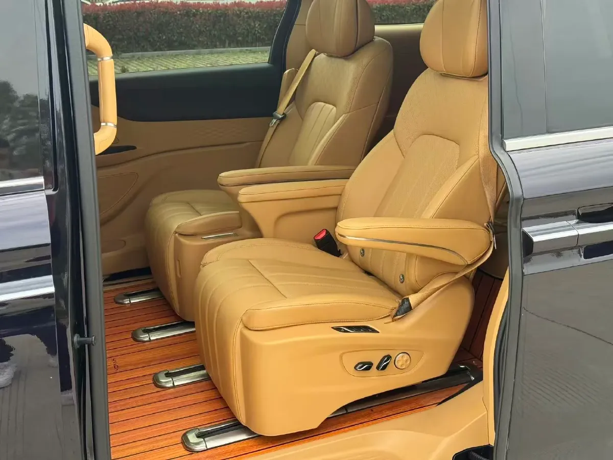 2024 Voyah Dream 1.5T 150HP L4 PHEV 43KWH,autocango,china used car exporter,china ev exporter,chinese used car exporter,chinese used ev exporter