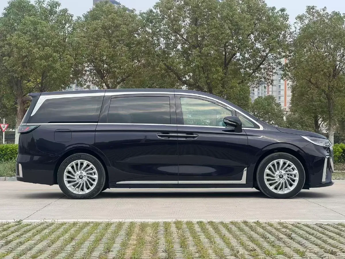 2024 Voyah Dream 1.5T 150HP L4 PHEV 43KWH,autocango,china used car exporter,china ev exporter,chinese used car exporter,chinese used ev exporter